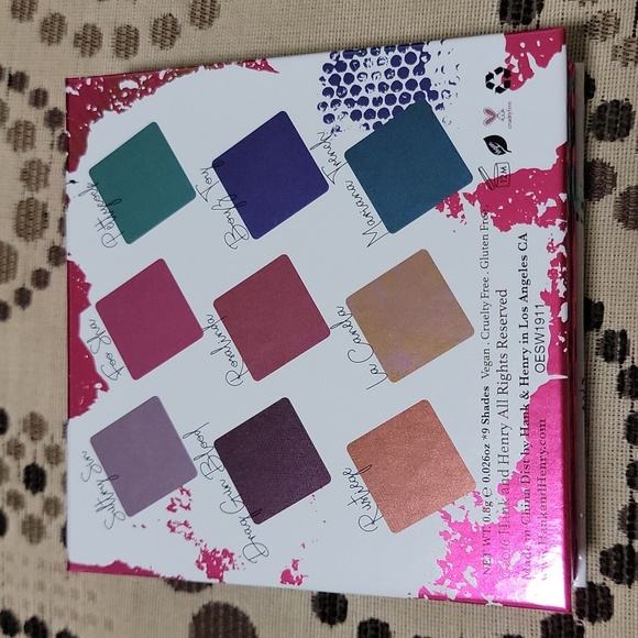 Hank & Henry Living in Color Eyeshadow Palette - Picture 2 of 3